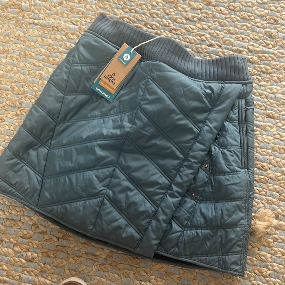 Prana Winter golf/ski skirt size Small